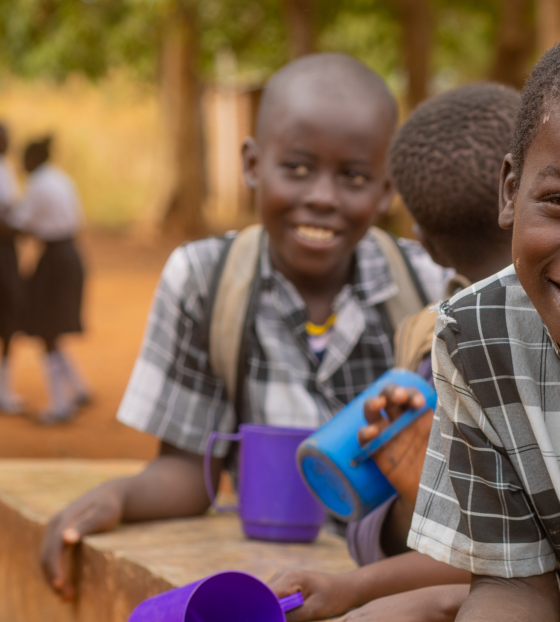 Children eating Mary's Meals
